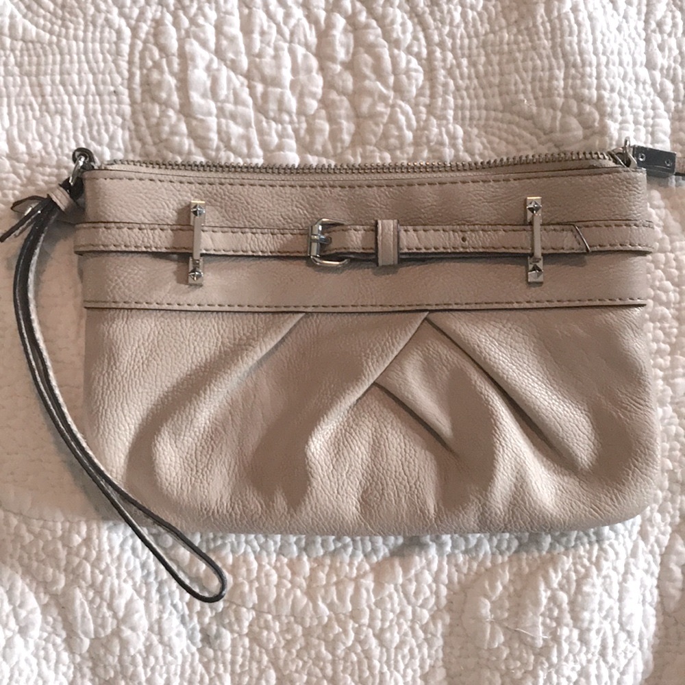 Simply Vera beige wristlet
